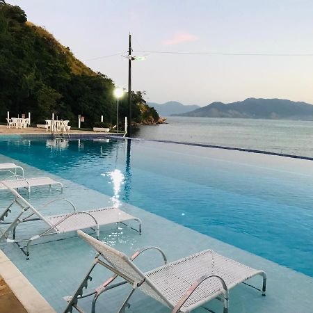 Apartamento pé na areia frente para o Mar e piscina na Prainha Caraguatatuba Extérieur photo