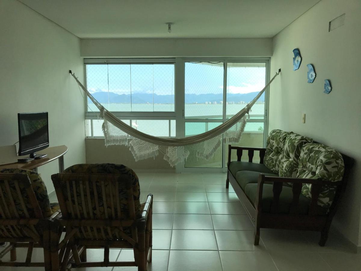 Apartamento pé na areia frente para o Mar e piscina na Prainha Caraguatatuba Extérieur photo