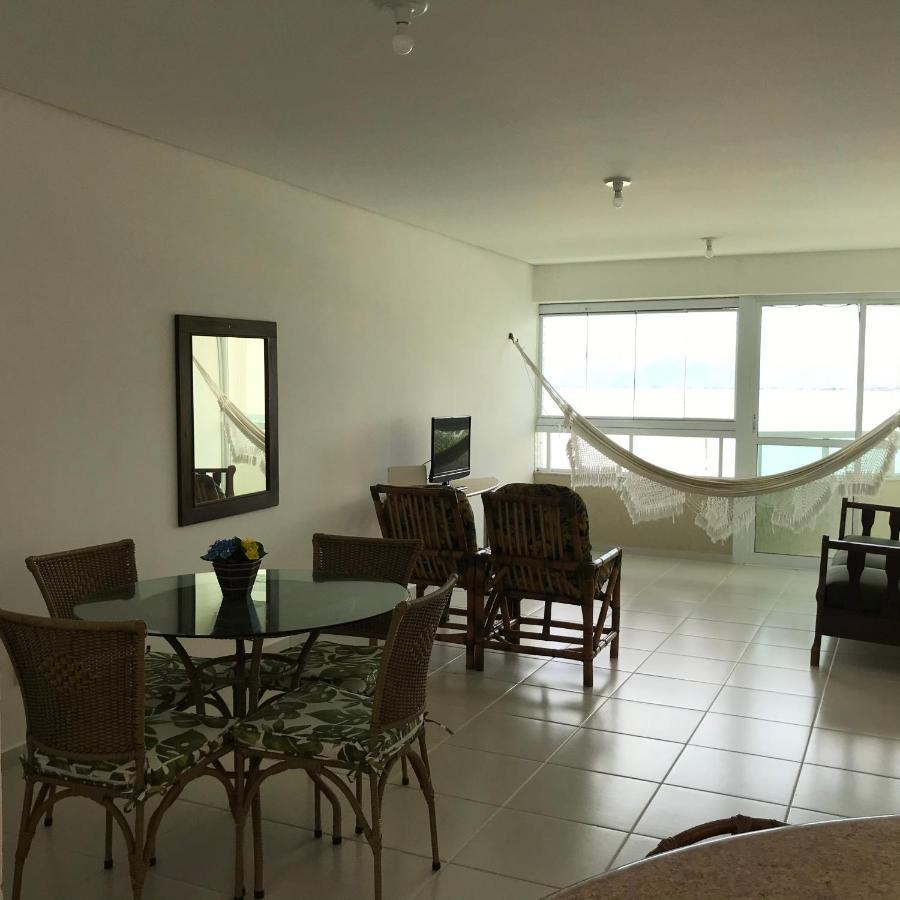 Apartamento pé na areia frente para o Mar e piscina na Prainha Caraguatatuba Extérieur photo