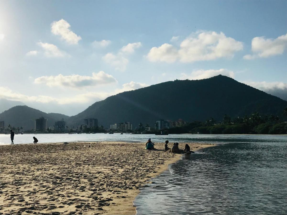 Apartamento pé na areia frente para o Mar e piscina na Prainha Caraguatatuba Extérieur photo