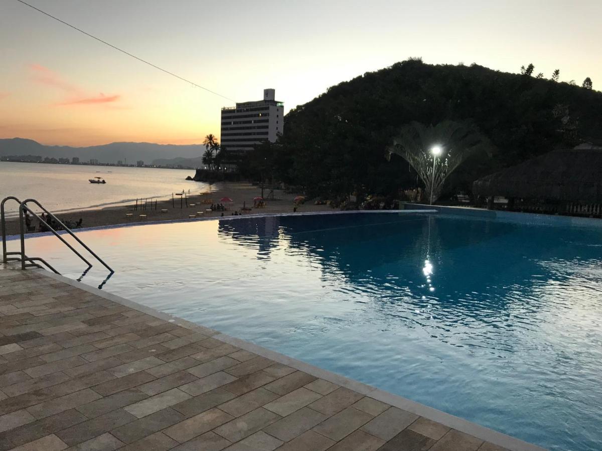 Apartamento pé na areia frente para o Mar e piscina na Prainha Caraguatatuba Extérieur photo