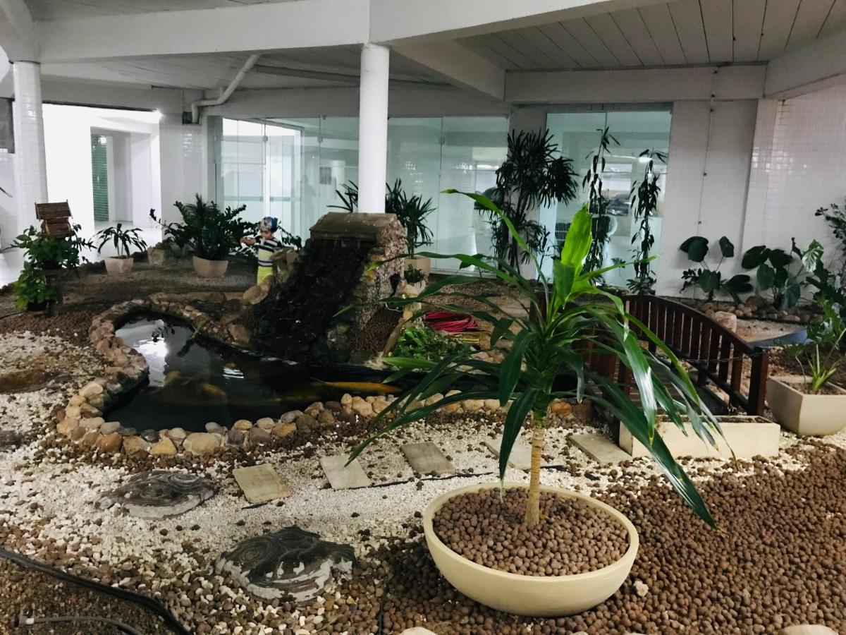 Apartamento pé na areia frente para o Mar e piscina na Prainha Caraguatatuba Extérieur photo