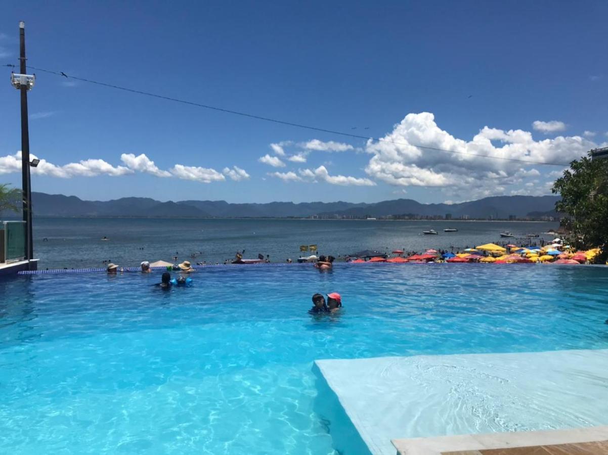 Apartamento pé na areia frente para o Mar e piscina na Prainha Caraguatatuba Extérieur photo