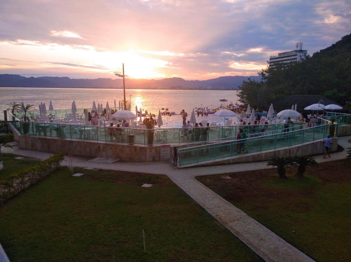Apartamento pé na areia frente para o Mar e piscina na Prainha Caraguatatuba Extérieur photo