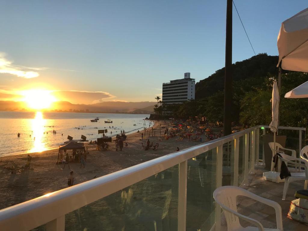 Apartamento pé na areia frente para o Mar e piscina na Prainha Caraguatatuba Extérieur photo
