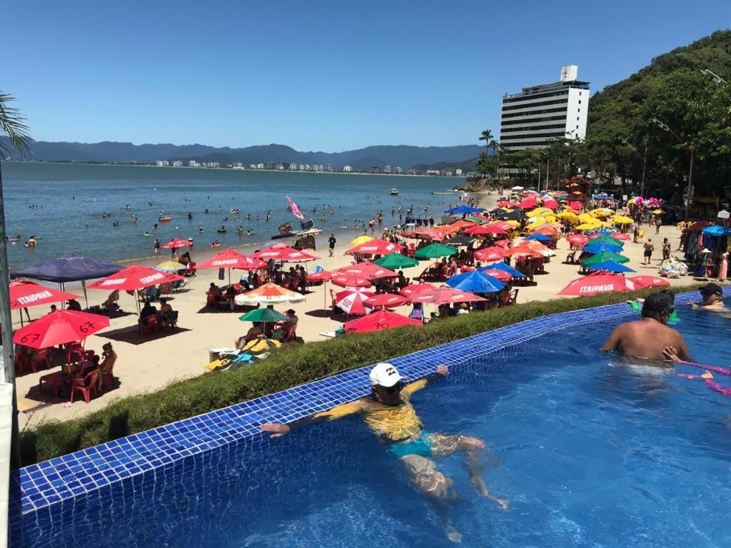 Apartamento pé na areia frente para o Mar e piscina na Prainha Caraguatatuba Extérieur photo