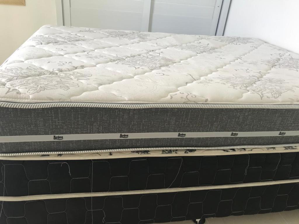 Apartamento pé na areia frente para o Mar e piscina na Prainha Caraguatatuba Extérieur photo