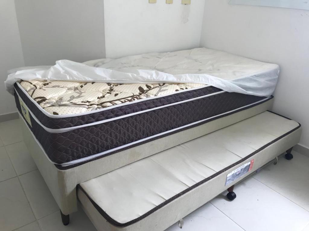 Apartamento pé na areia frente para o Mar e piscina na Prainha Caraguatatuba Extérieur photo